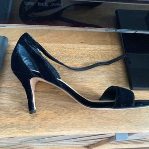 Steve Madden Black Velvet ankle strap Sandals, Sz 8